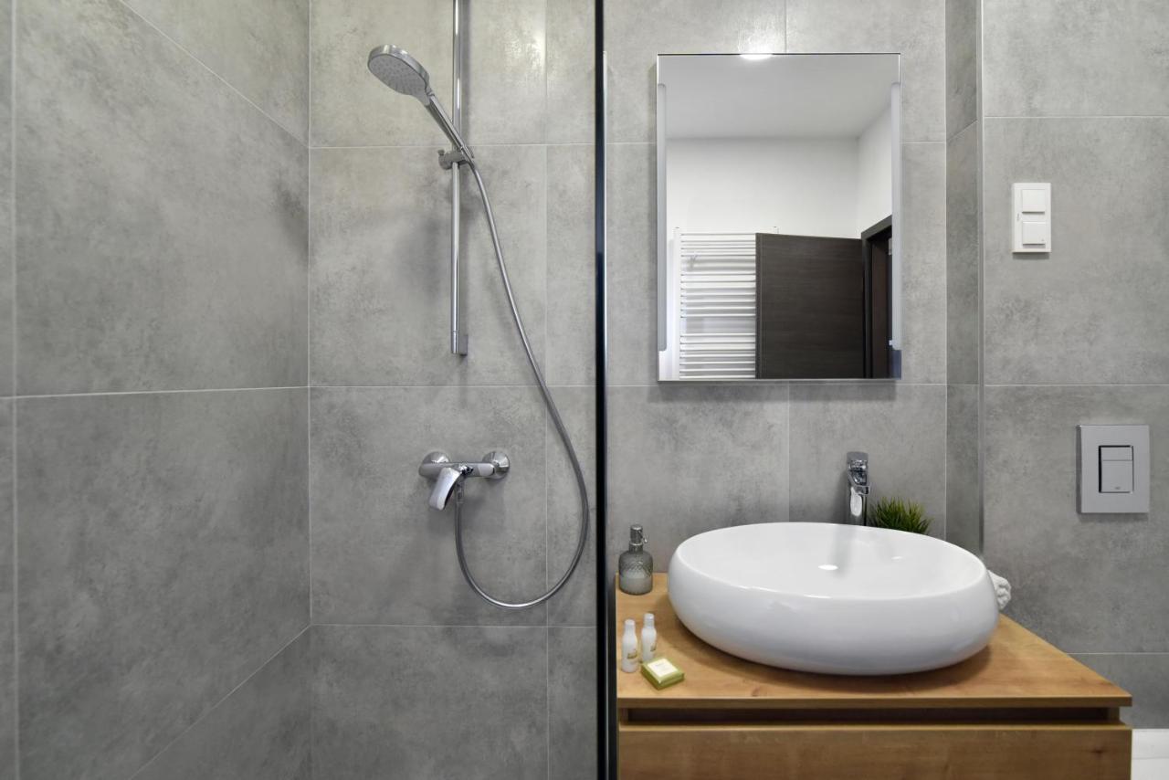 Zrinski Premium Suites & Rooms Zagreb Buitenkant foto